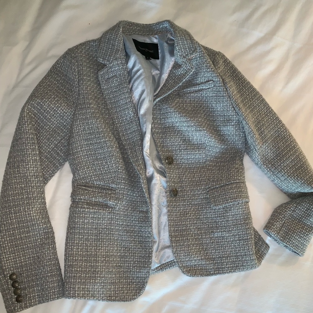Banana Republic Wool mix grey Blazer size 4 in excellent condition.